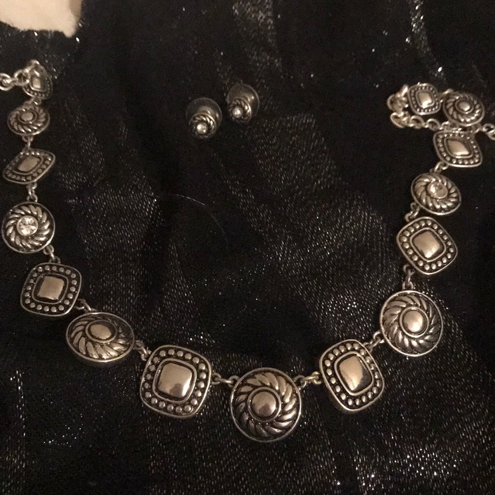 Necklace/earring set